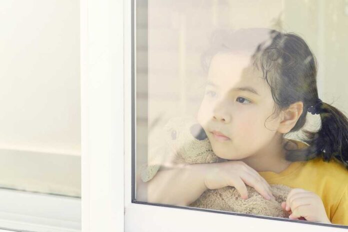 Little,Asian,Girl,Stays,Home,Bored,By,School,Closings,Due