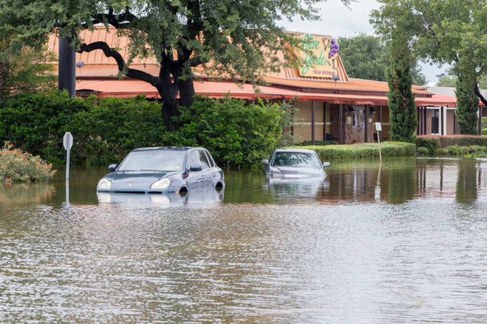 Houston,,Texas,-,August,27,,2017:,Cars,Submerged,Near,Businesses