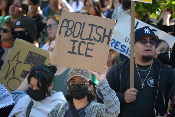 New,York,,New,York,Usa,-,June,10,,2025:,Anti-ice