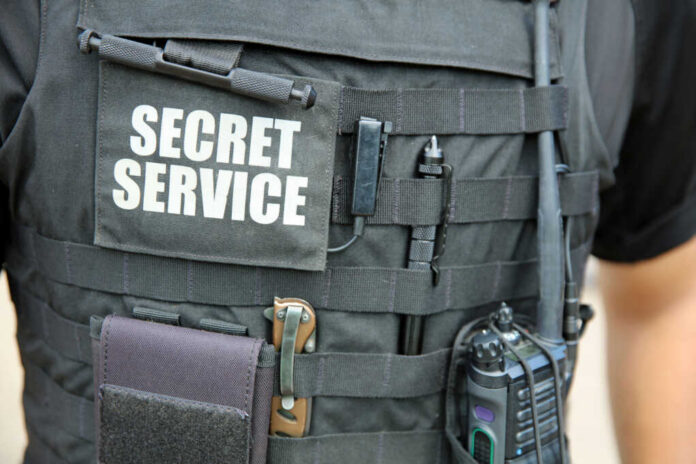us-secret-service-officer1520321309jpg Tactical vest with equipment and a visible service patch