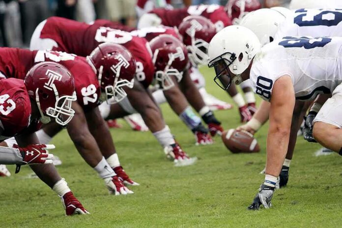 American football players lined up at the line of scrimmage